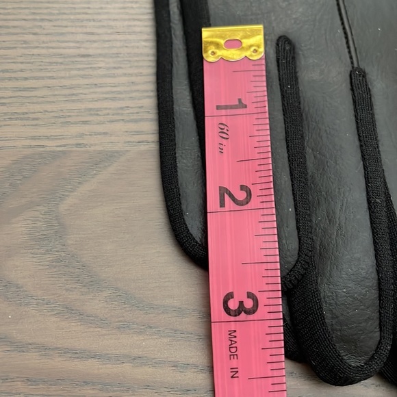 Womens NEW in package black fleece lined fine grain simulated leather gloves. - Picture 6 of 6